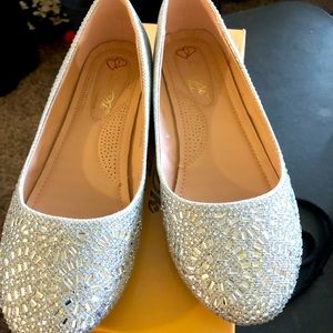 DbDk Fashion Women’s Silver/Stone Flat Shoes